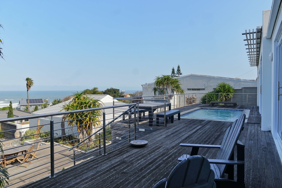 4 Bedroom Property for Sale in Winterstrand Eastern Cape